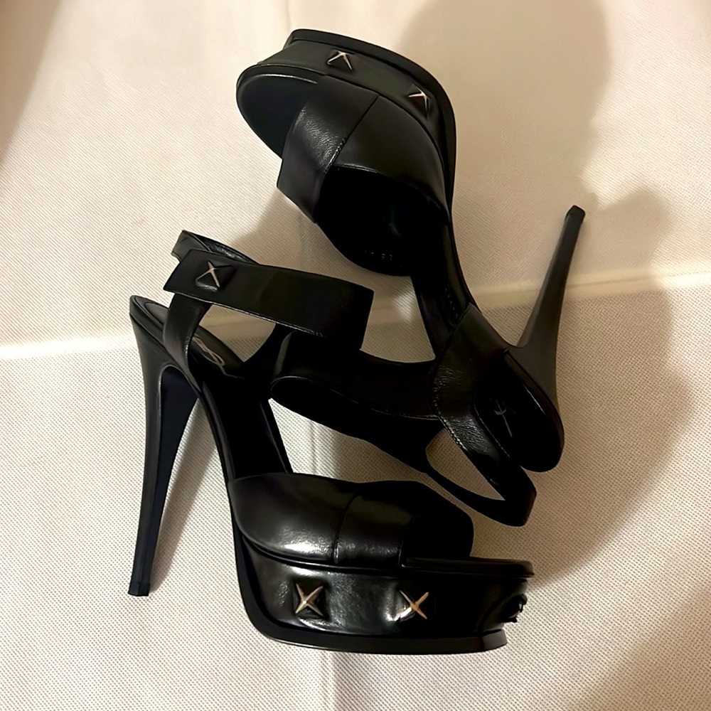 Yves Saint Laurent Black Strappy Heels. Size 38.5/7.5 Like New. - Picture 3 of 10